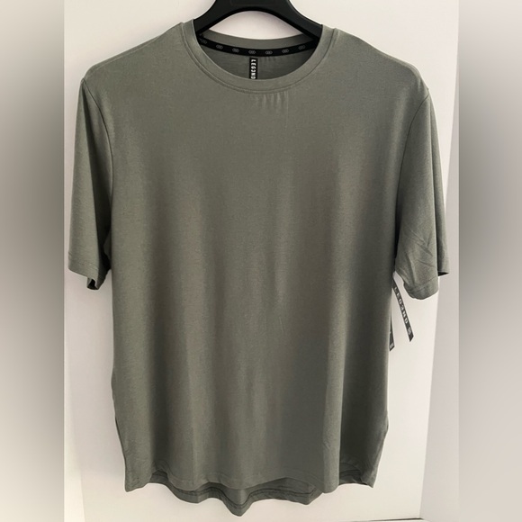 LEG3ND Super Soft Light Weight Stretch Moisture Wicking Short Sleeve T Shirt - Picture 1 of 11
